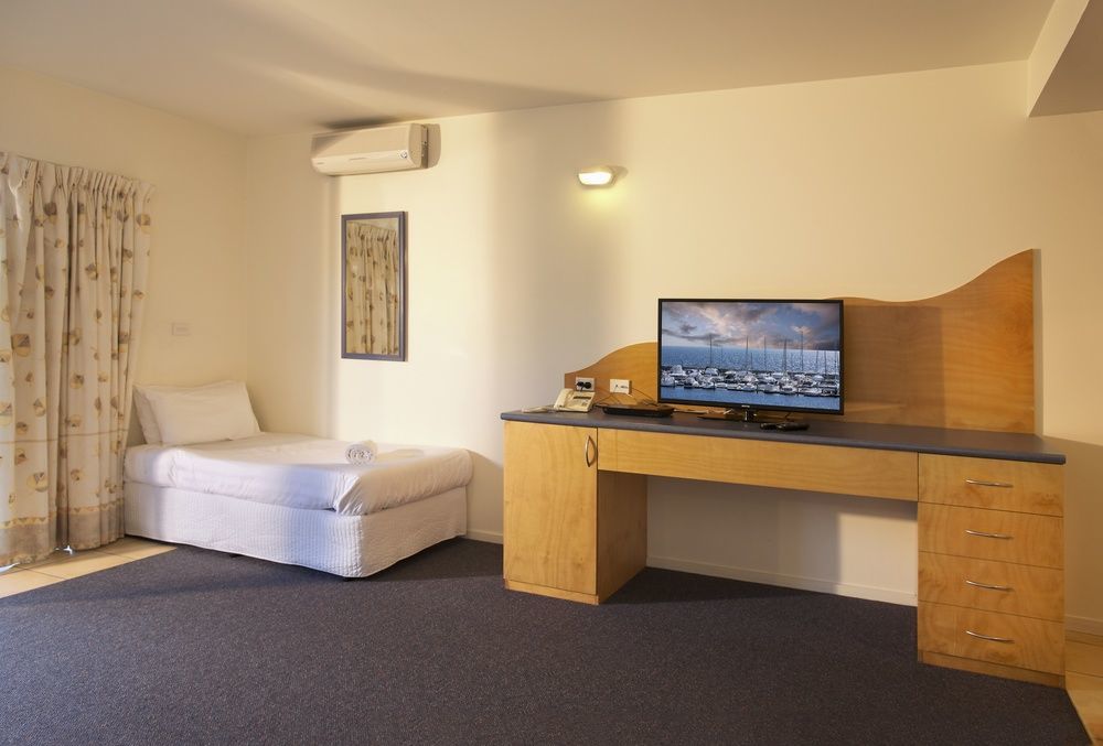 Boathouse Resort Studios And Suites Blairgowrie Exterior photo